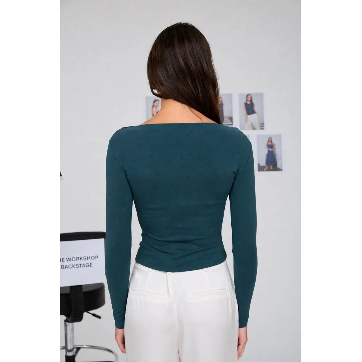 Blusa Ajustada de Manga Larga con Cuello Bote en Verde Olivo para Mujer - Image 7