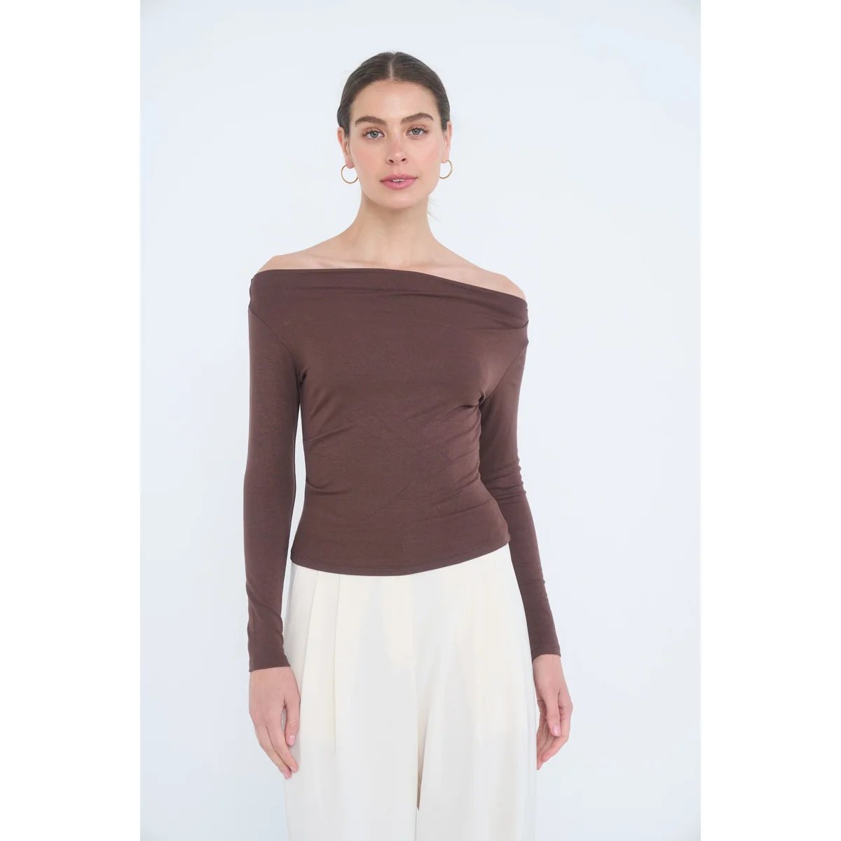 Blusa Ajustada de Manga Larga con Cuello Bote en Verde Olivo para Mujer - Image 10