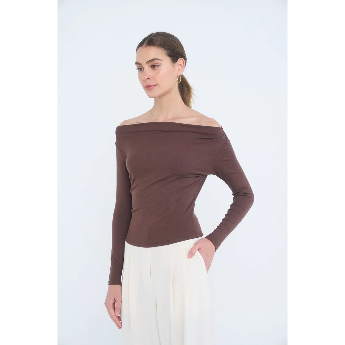 Blusa Ajustada de Manga Larga con Cuello Bote en Verde Olivo para Mujer - Image 13