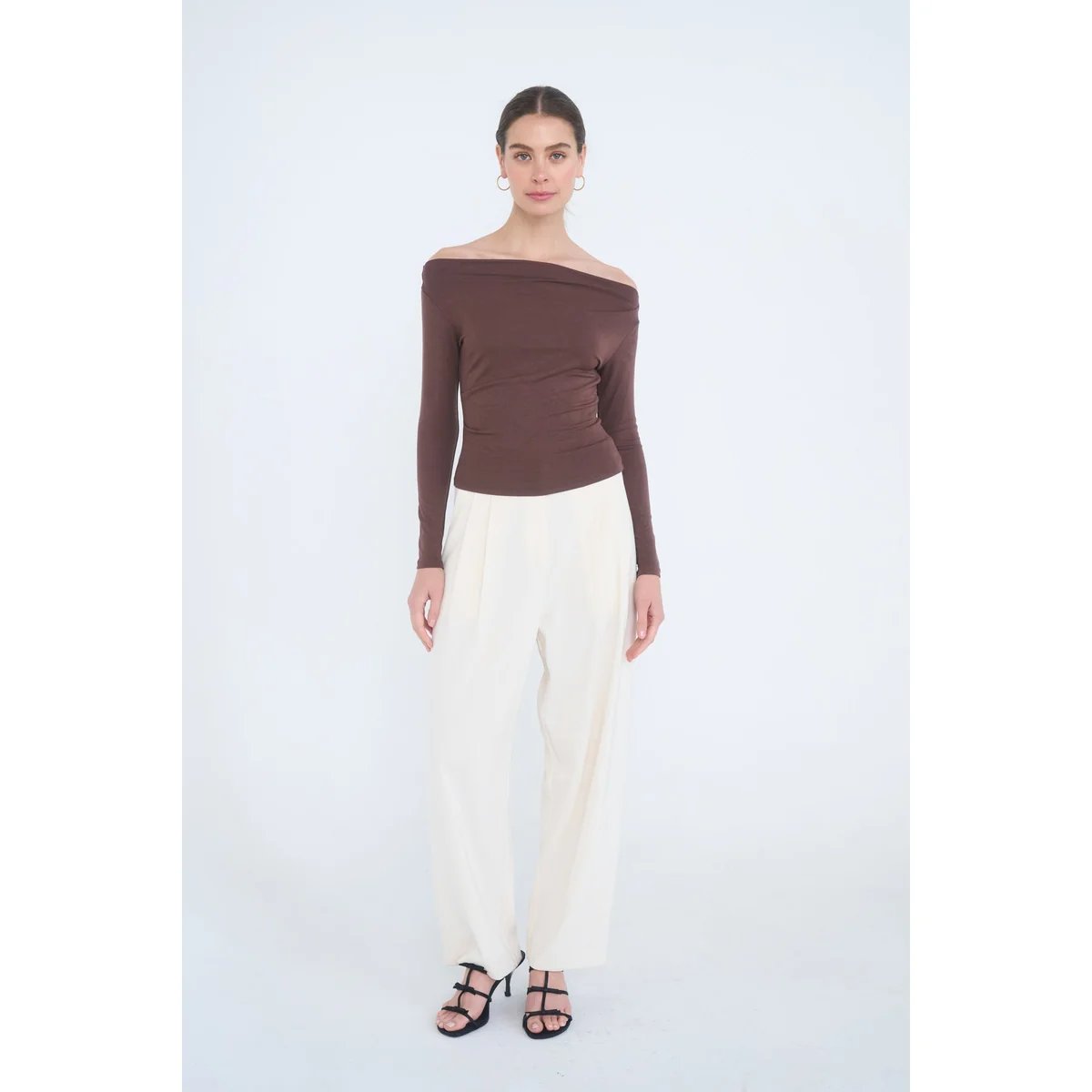 Blusa Ajustada de Manga Larga con Cuello Bote en Verde Olivo para Mujer - Image 14