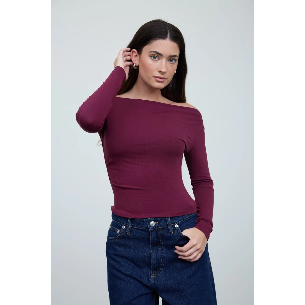 Blusa Ajustada de Manga Larga con Cuello Bote en Verde Olivo para Mujer - Image 15