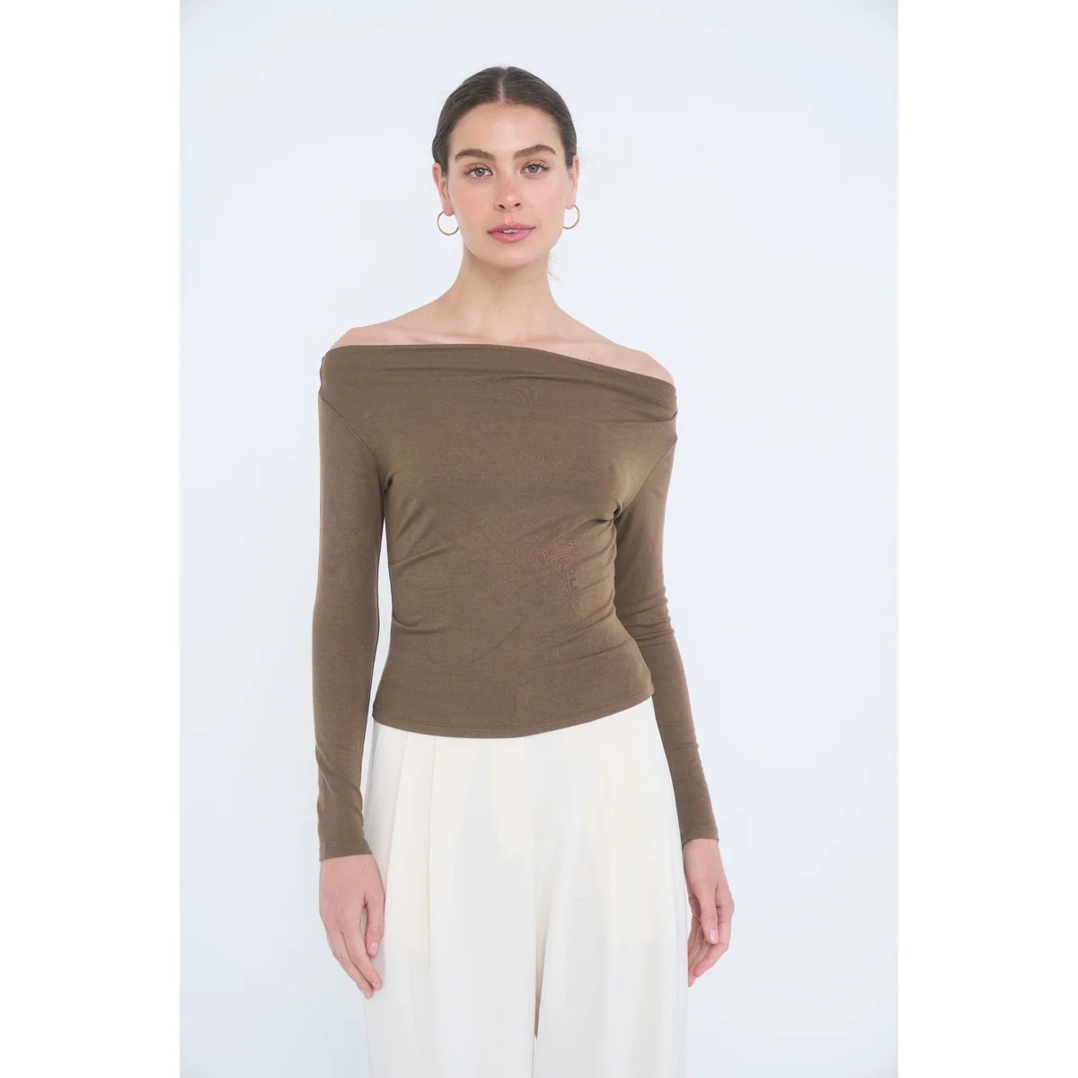 Blusa Ajustada de Manga Larga con Cuello Bote en Verde Olivo para Mujer - Image 20