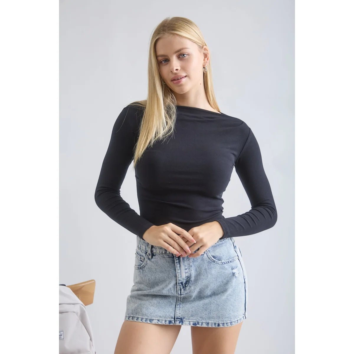 Blusa Ajustada de Manga Larga con Cuello Bote en Verde Olivo para Mujer - Image 24