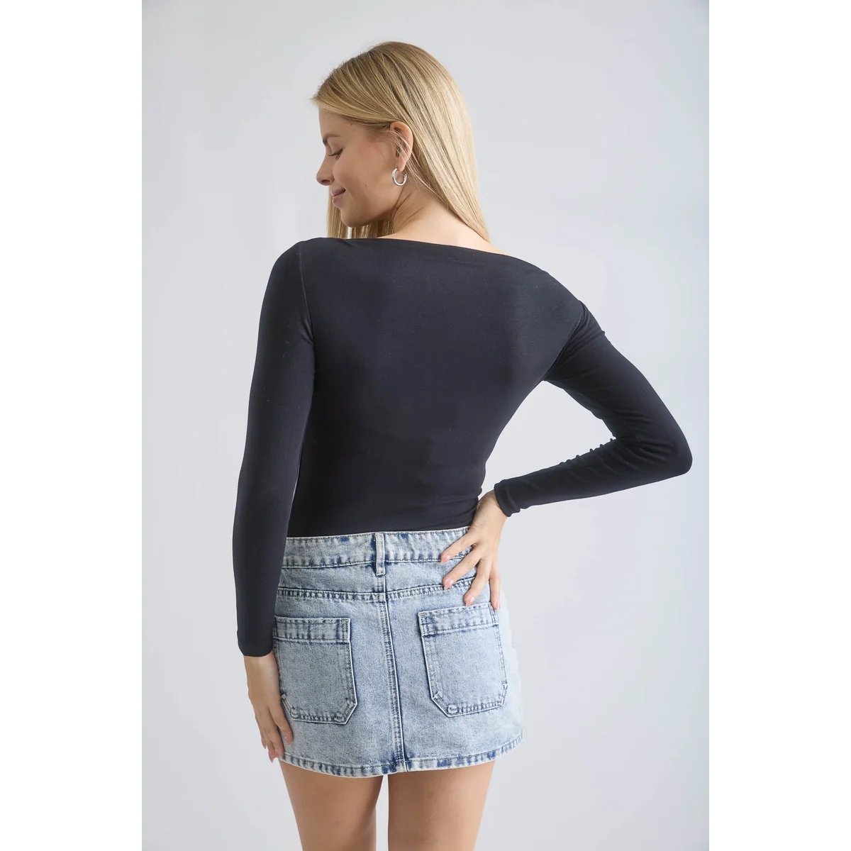 Blusa Ajustada de Manga Larga con Cuello Bote en Verde Olivo para Mujer - Image 25