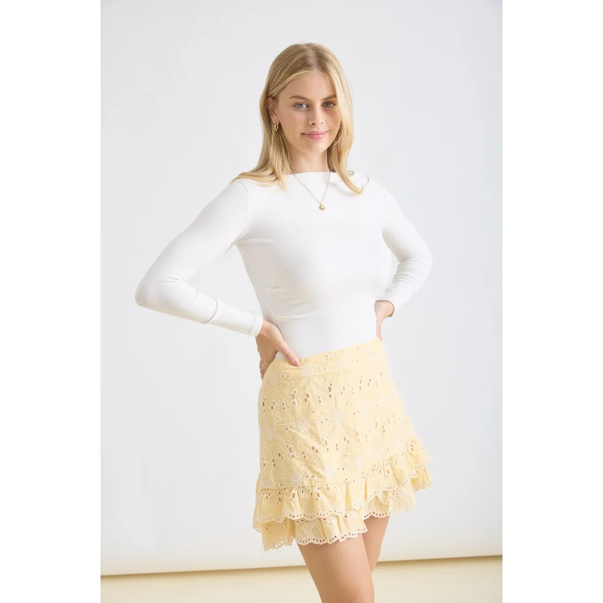 Blusa Ajustada de Manga Larga con Cuello Bote en Verde Olivo para Mujer - Image 33