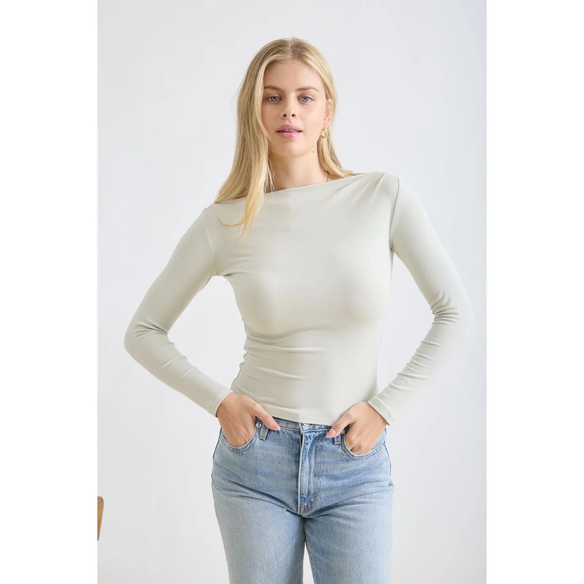 Blusa Ajustada de Manga Larga con Cuello Bote en Verde Olivo para Mujer - Image 35