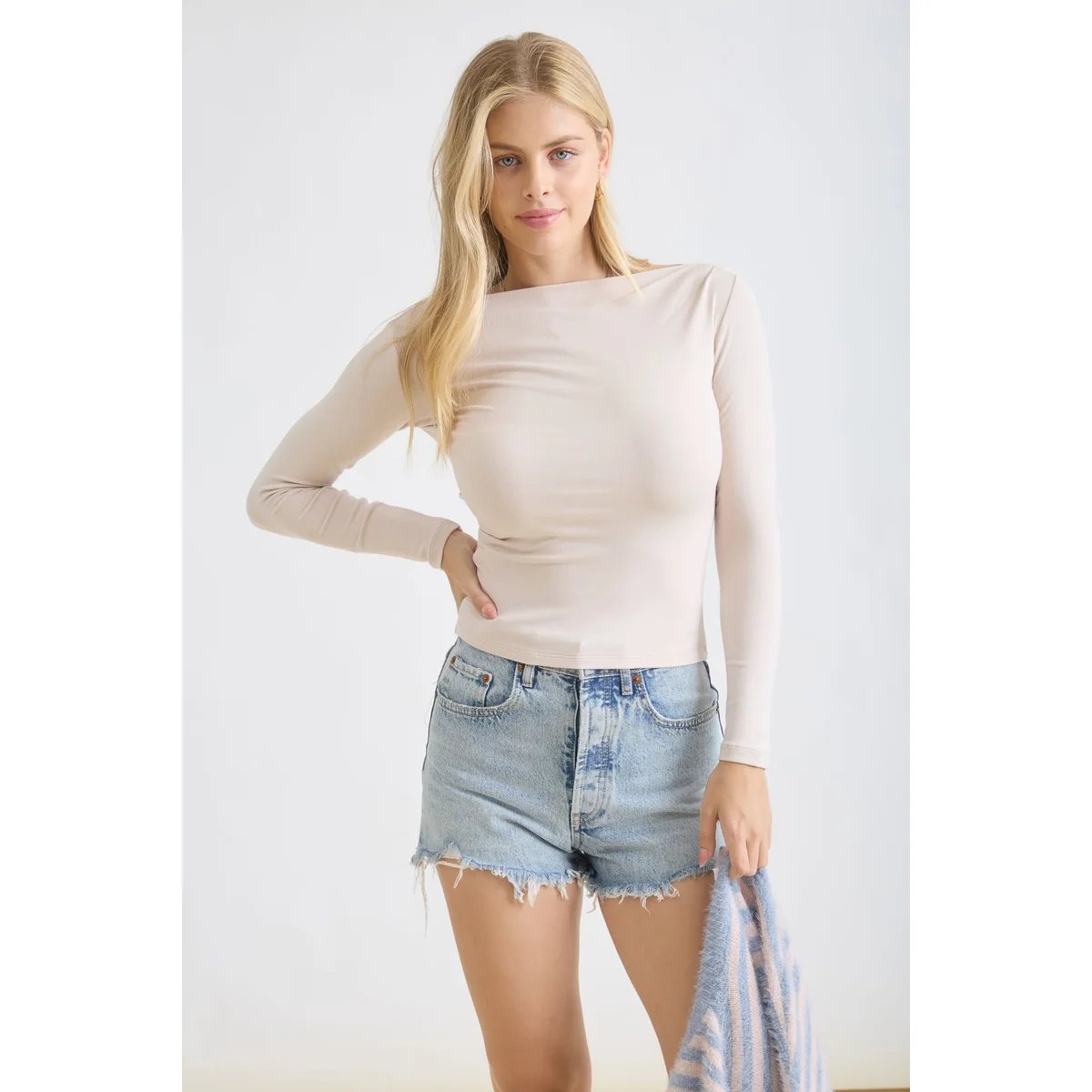 Blusa Ajustada de Manga Larga con Cuello Bote en Verde Olivo para Mujer - Image 43
