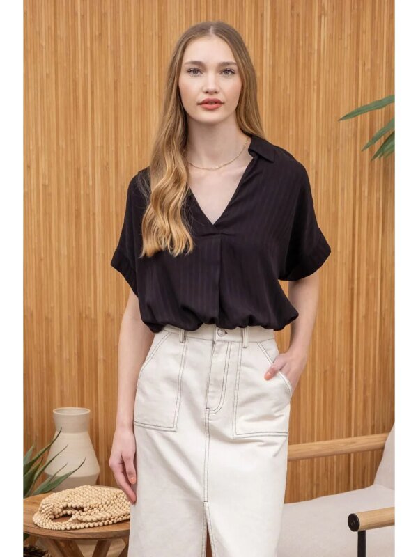 Blusa Negra con Cuello en V y Manga Corta Estilo Casual para Mujer
