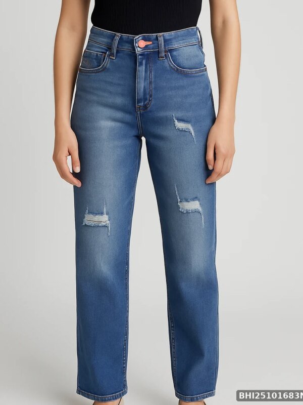 Jeans Straight Fit de Mezclilla Azul con Roturas para Mujer