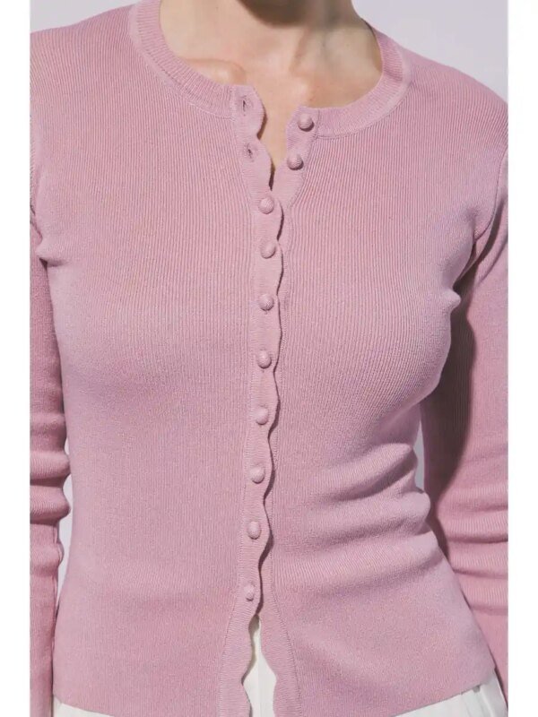 Cardigan para Mujer con Botones Rosa Suave Ajustado de Punto