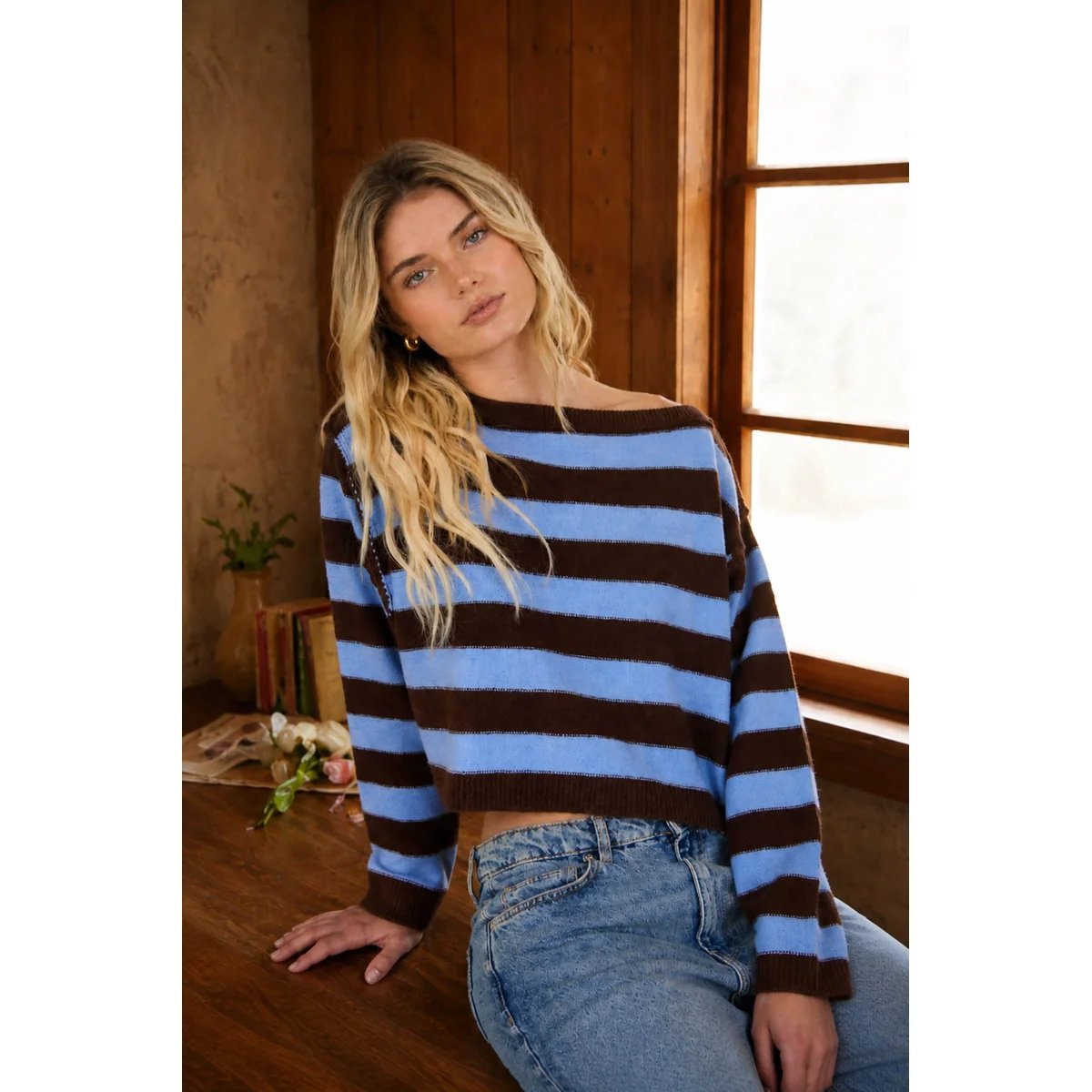 Suéter Crop de Rayas Azul y Café con Cuello Barco para Mujer
