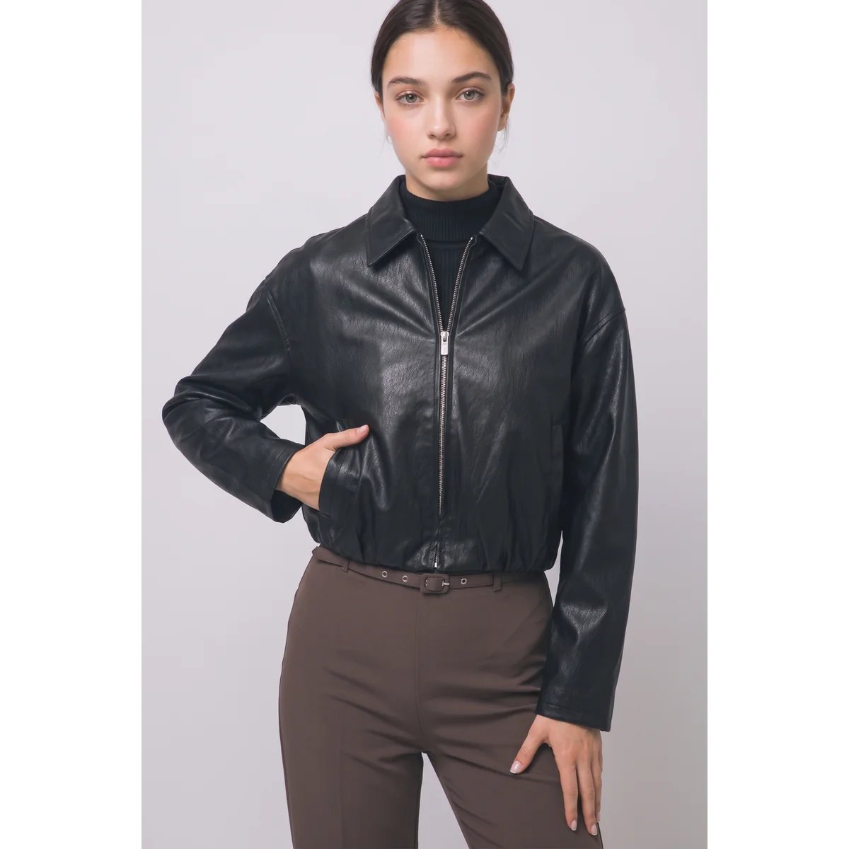 Chamarra Cropped de Vinil Estilo Bomber con Zipper para Mujer