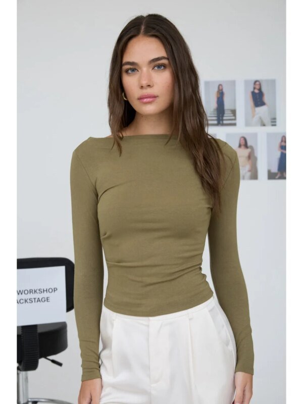 Blusa Ajustada de Manga Larga con Cuello Bote en Verde Olivo para Mujer