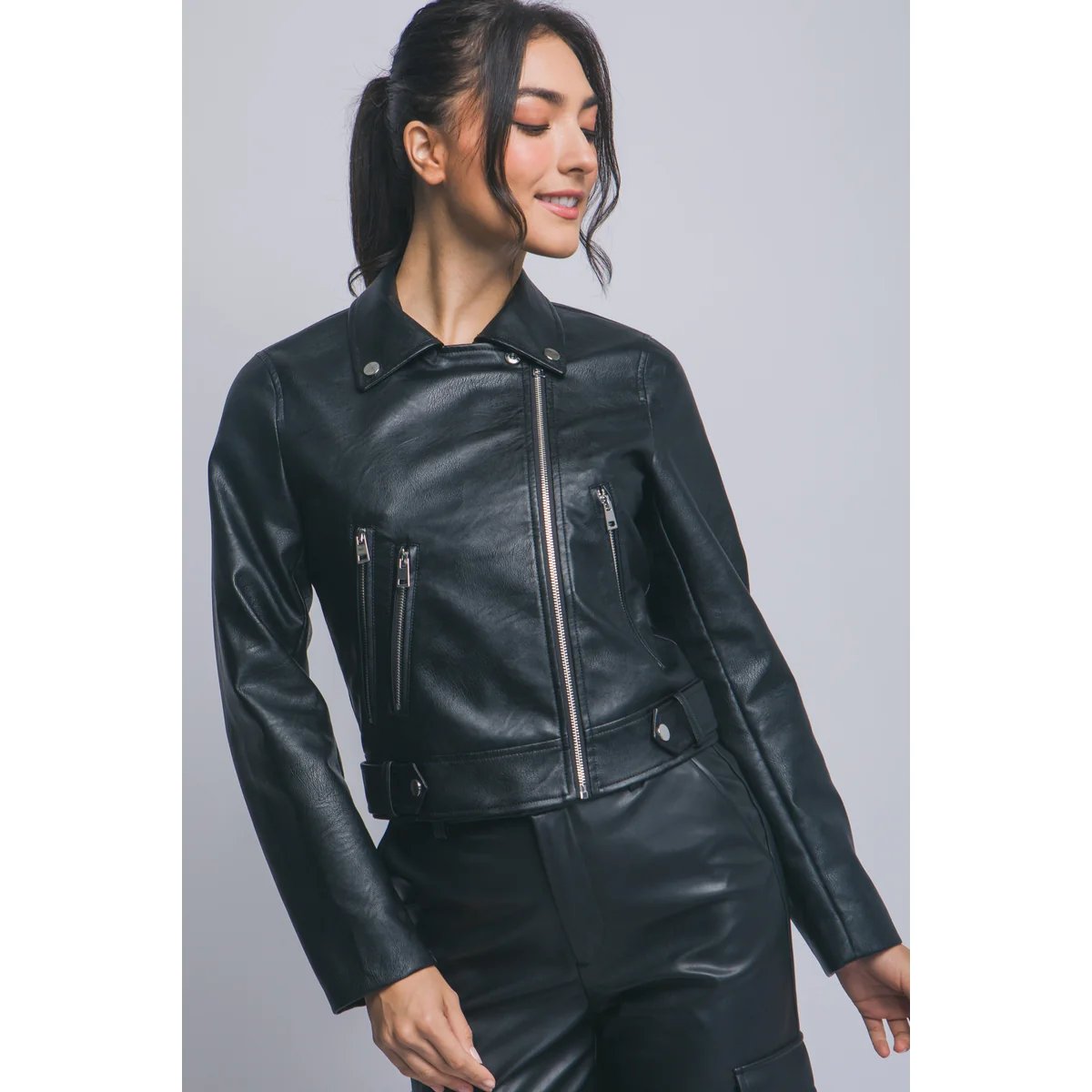 Chamarra Biker de Cuero Vegano con Cierre Asimétrico para Mujer - vista 9