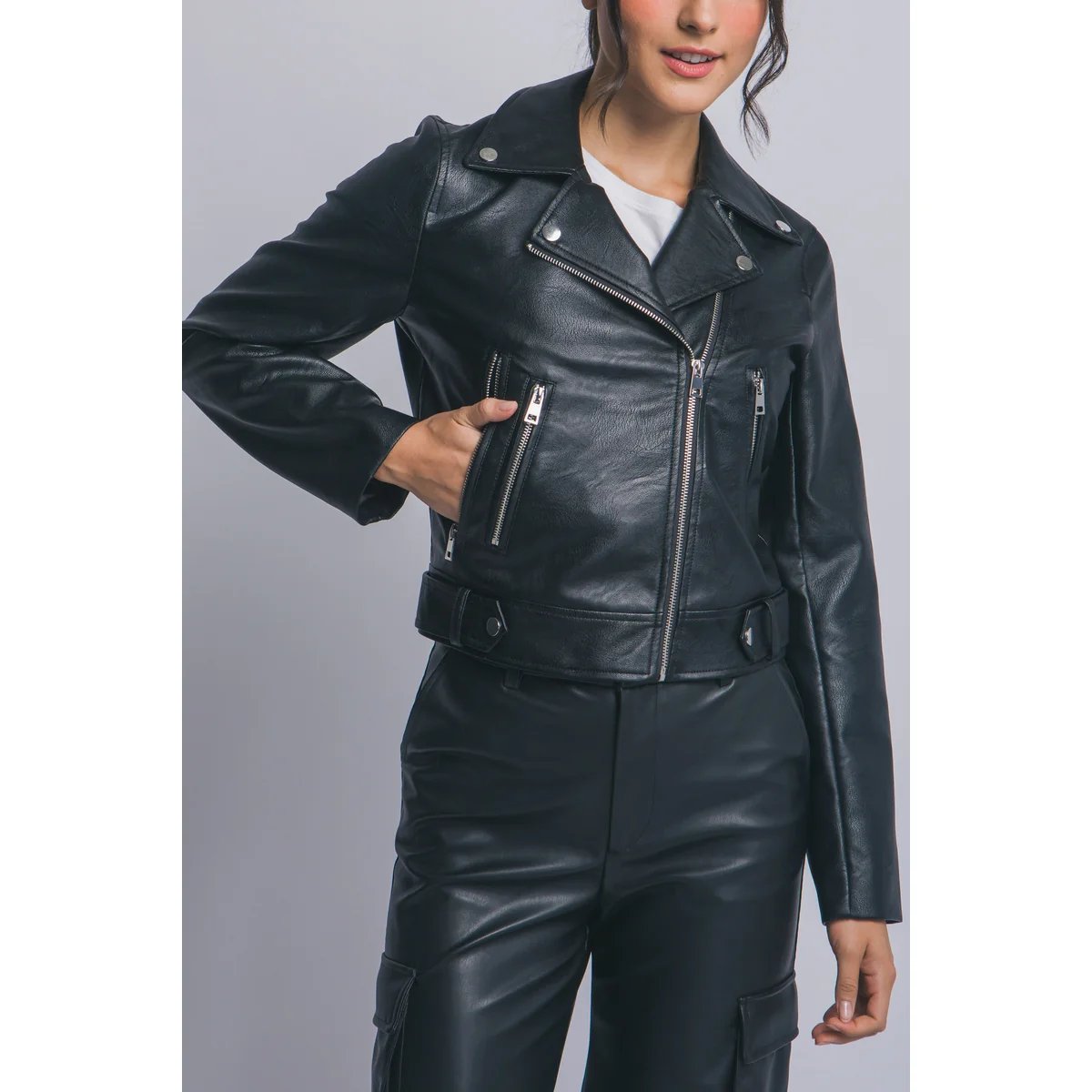 Chamarra Biker de Cuero Vegano con Cierre Asimétrico para Mujer - vista 10