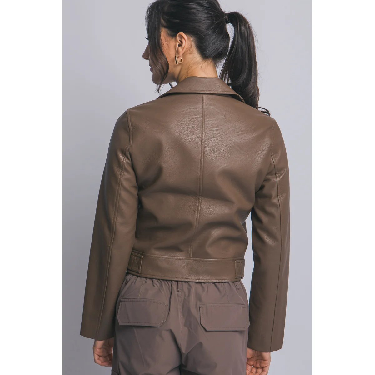 Chamarra Biker de Cuero Vegano con Cierre Asimétrico para Mujer - vista 13