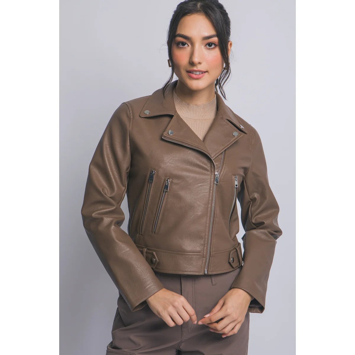 Chamarra Biker de Cuero Vegano con Cierre Asimétrico para Mujer - vista 15