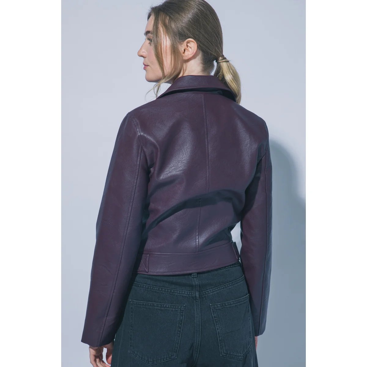 Chamarra Biker de Cuero Vegano con Cierre Asimétrico para Mujer - vista 33