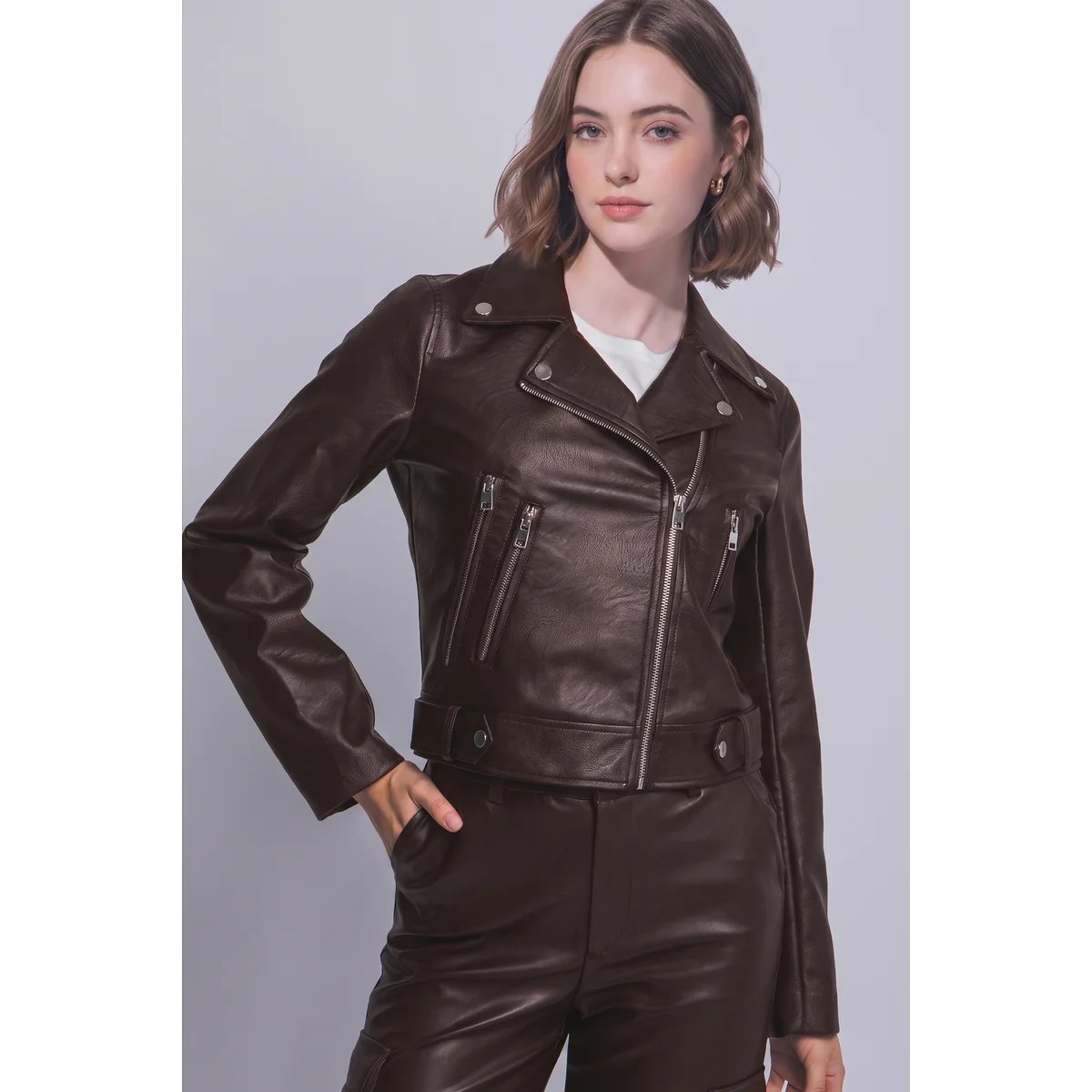 Chamarra Biker de Cuero Vegano con Cierre Asimétrico para Mujer - vista 40