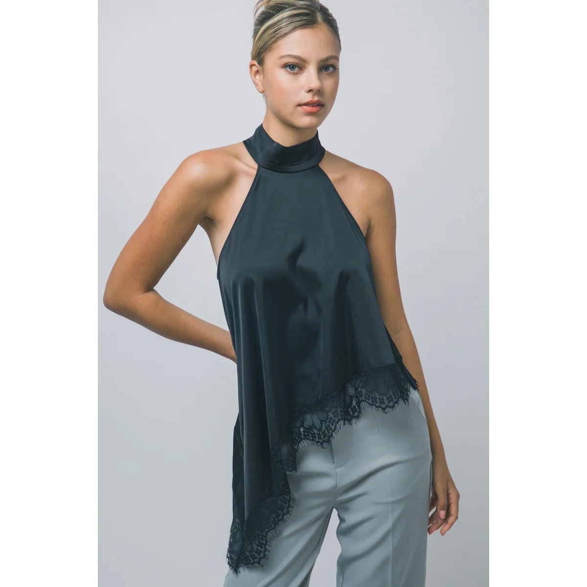 Blusa Satinada con Encaje Floral Bordado en Rojo Vino para Mujer - vista 3