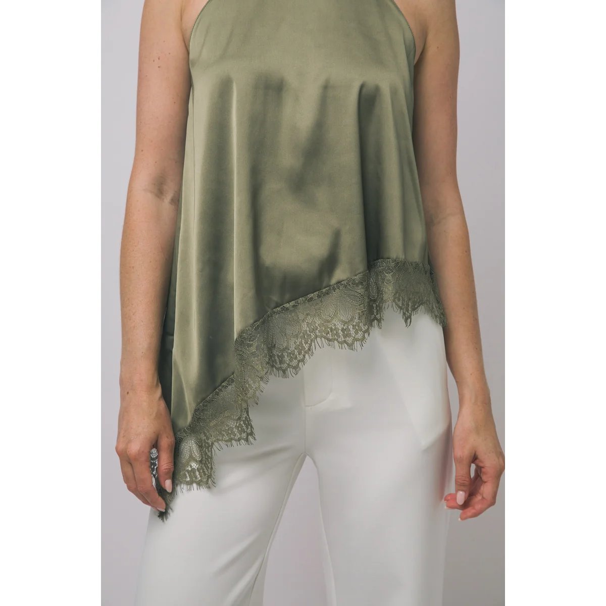 Blusa Satinada con Encaje Floral Bordado en Rojo Vino para Mujer - vista 19