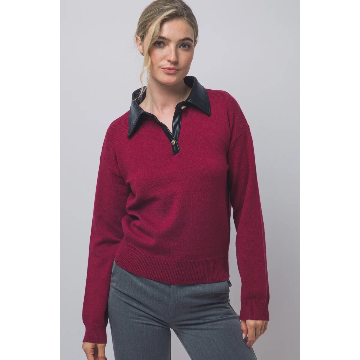 Suéter Polo Borgoña con Cuello de Piel Sintética y Botones Dorados para Mujer - vista 9