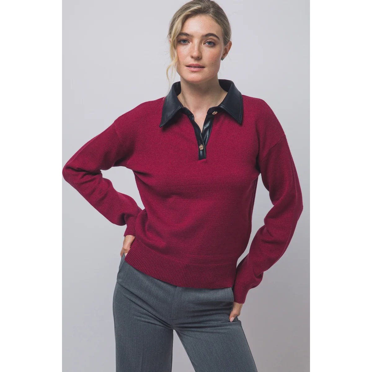 Suéter Polo Borgoña con Cuello de Piel Sintética y Botones Dorados para Mujer - vista 13