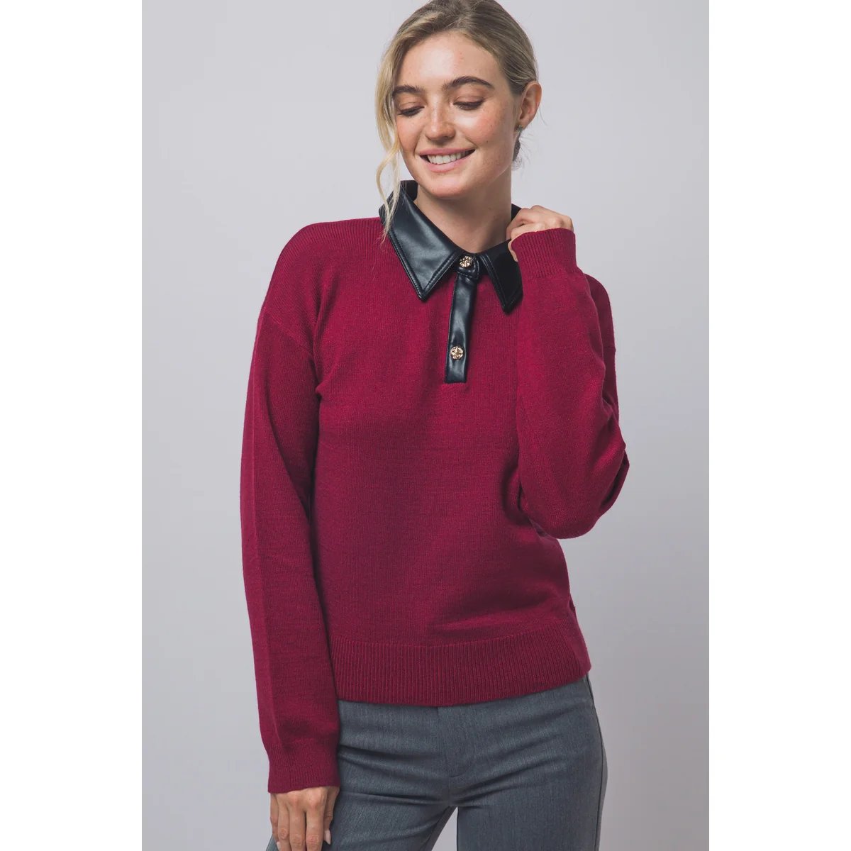 Suéter Polo Borgoña con Cuello de Piel Sintética y Botones Dorados para Mujer - vista 14