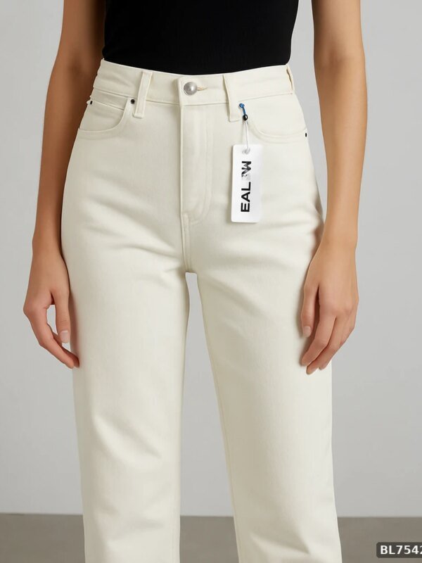 Jeans Rectos de Tiro Alto Color Hueso Estilo Minimalista para Mujer