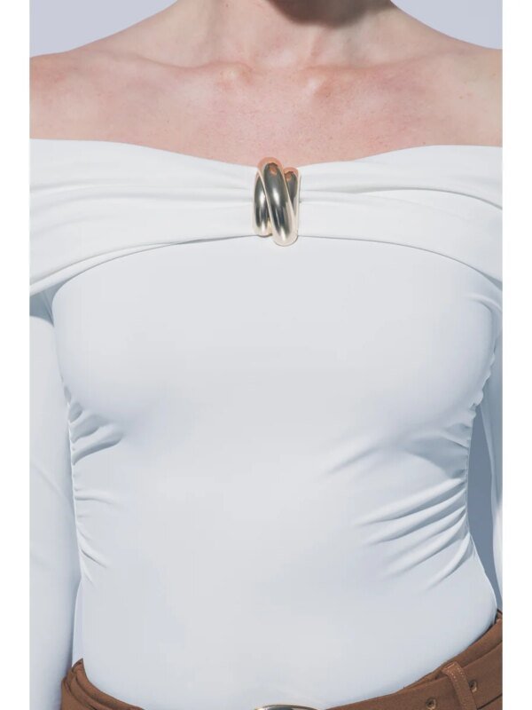 Blusa Off Shoulder con Broche Dorado y Manga Larga para Mujer